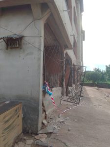 Crack building 