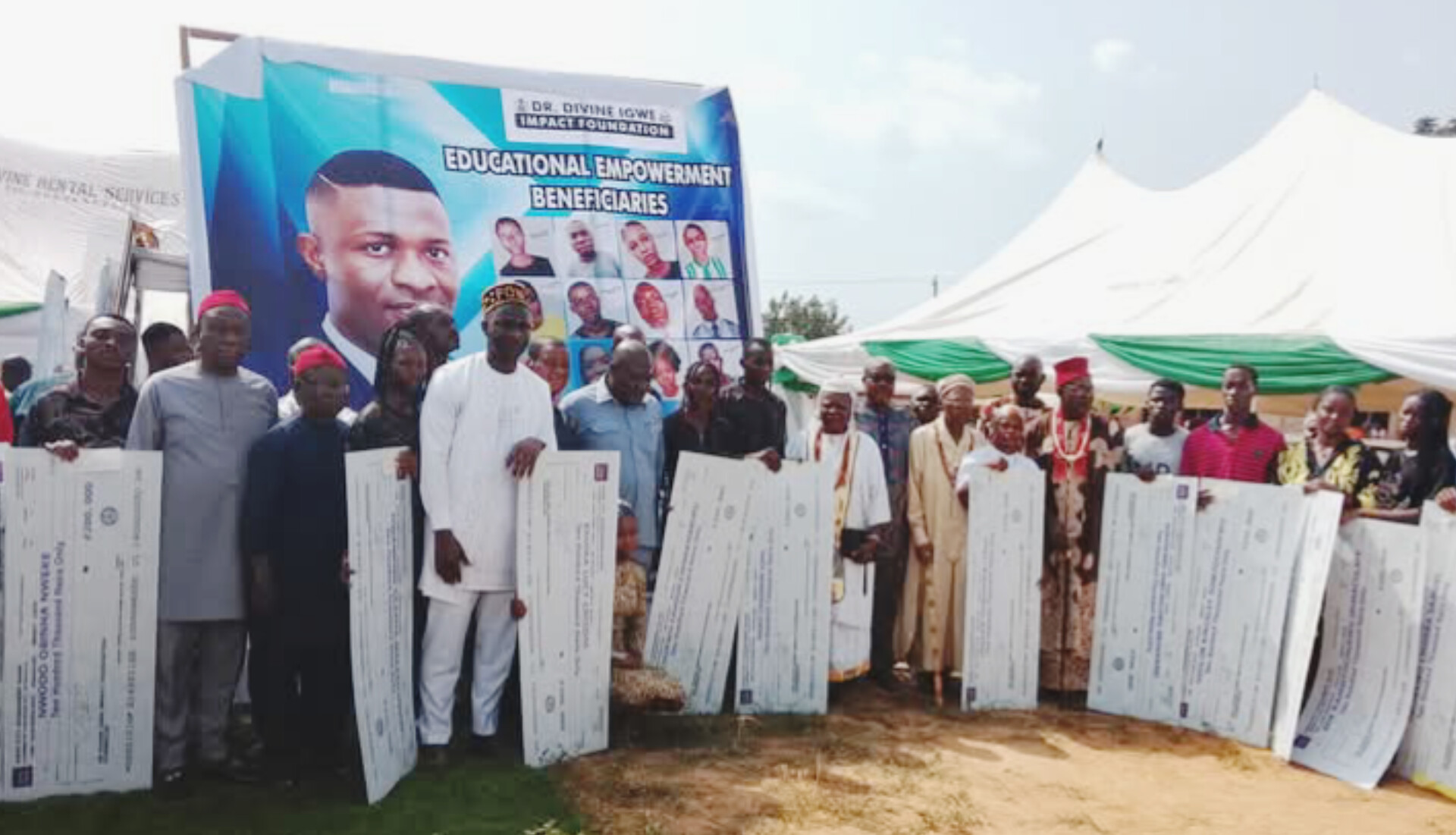Dr. Divine Igwe in a group picture with beneficiaries 